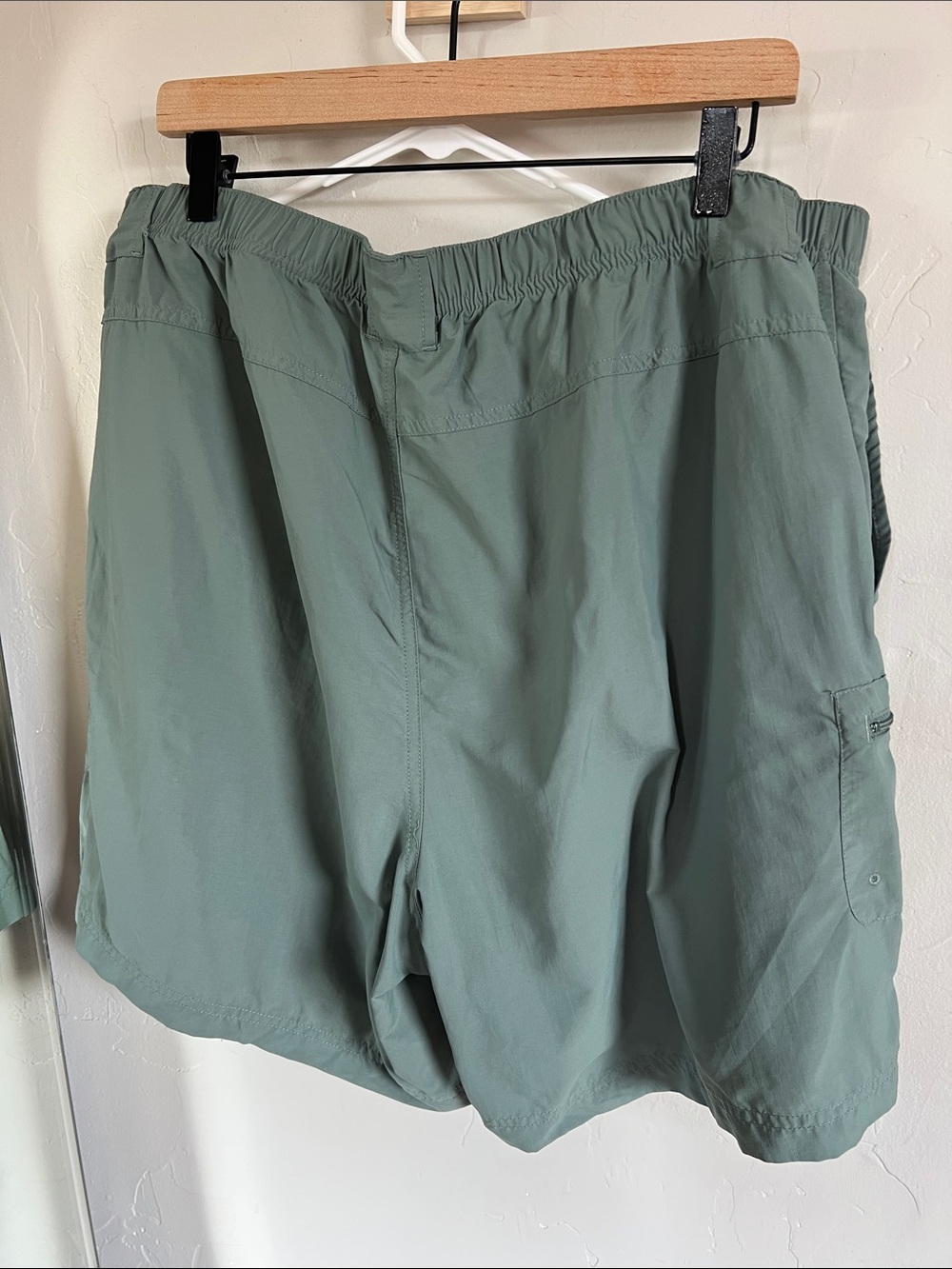 Men's Columbia Lightweight Elastic-Waist Shorts in Sage Green